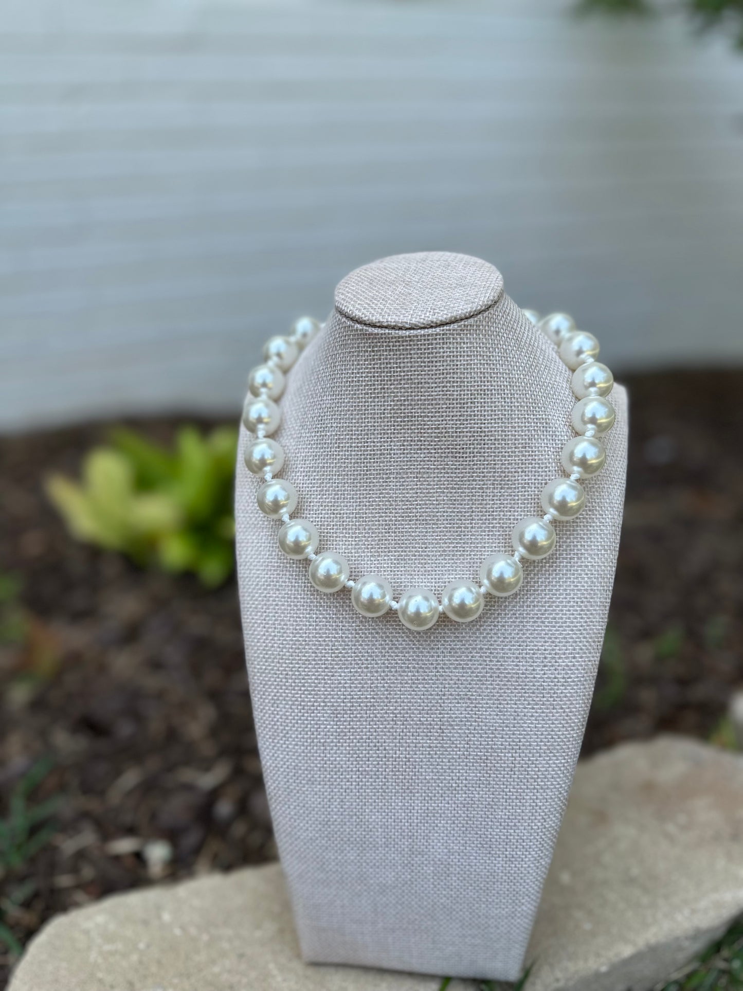 Mabry Chunky Beaded Necklace- Pearl