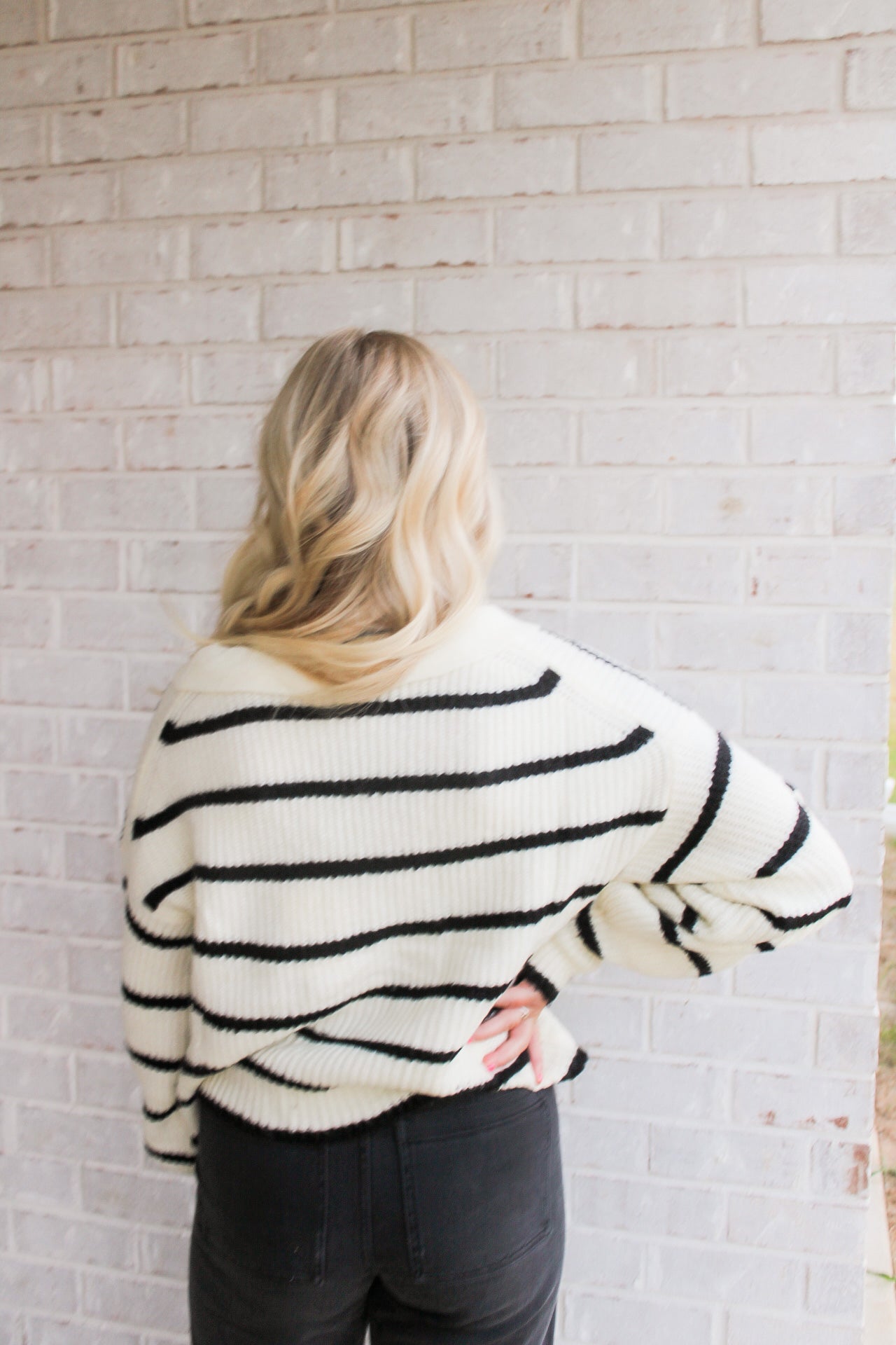 Stripe Pattern Collar Sweater- Cream/Black